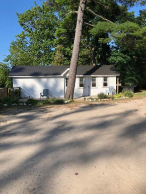 1 bedroom cottage 2 minutes from Beach 1